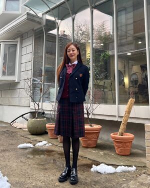 Oh Na-ra Instagram - #계원예술고등학교 졸업후 오랜만에 입어보는 모교 교복🦹‍♀️
고등학생으로 다시 돌아갔어요.
#아옛날이여🎤  #아파트404 #8회 오늘 #8시40분