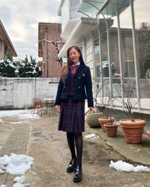 Oh Na-ra Instagram - #계원예술고등학교 졸업후 오랜만에 입어보는 모교 교복🦹‍♀️
고등학생으로 다시 돌아갔어요.
#아옛날이여🎤  #아파트404 #8회 오늘 #8시40분