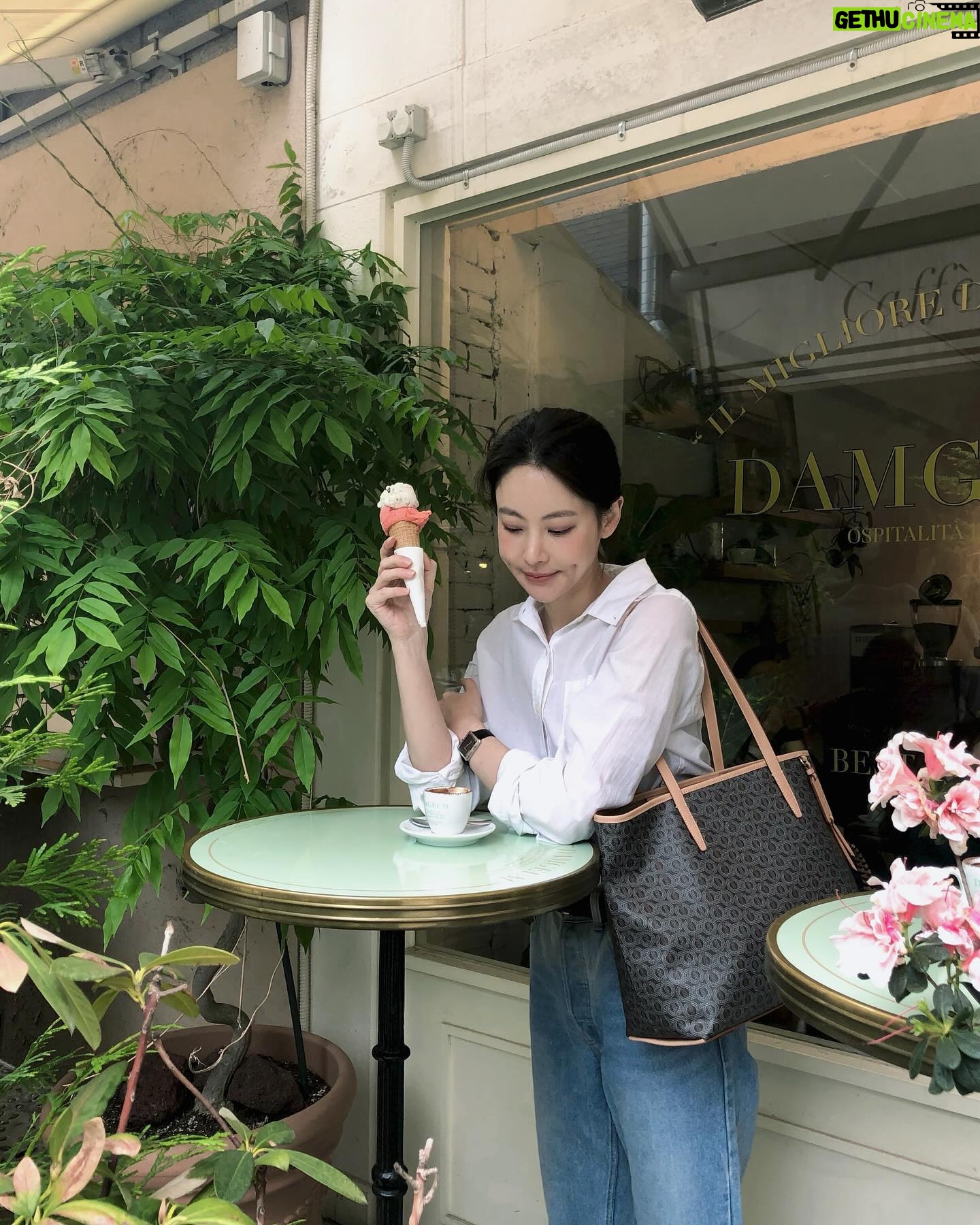 Oh Yeon-seo Instagram - 요즘 내가 좋아하는 조합 루이까또즈의 새로운 모노그램 라인 르퐁콜랙션과 함께 데일리룩 완성! 클래식하면서도 데일리로 들기 좋아요❤️ #광고 #louisquatorze #루이까또즈 #르퐁콜렉션 #쇼퍼백