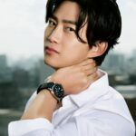Ok Taec-yeon Instagram - #광고 파네라이는 이번 워치스앤원더스 에서 루나 로사 프라다 피렐리 팀의 정신을 담은 ‘섭머저블 루나 로사 PAM01565’ 온라인 익스클루시브 모델을 선보입니다. 42mm PAM01565는 아메리카 컵에서 사용된 기술과 소재에서 영감 받아 제작된 모델이며, 온라인에서 한정 수량으로 출시됩니다. #Panerai #PaneraiWW24 #SubmersibleLunaRossa #PAM1565