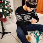 Ok Taec-yeon Instagram - Eddie and Taec are ready for the holidays 🎄🎅🏻🎁 #GalaxyZFlip5 #SamsungPartner @samsungmobileusa