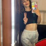Oka Giner Instagram - Ahorita vengo voy a hacerle la vida de cuadritos a los personajes de #unasencillafamiliacomplicada 💋 Sobre todo al de @soymarisoldelolmo