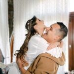 Oka Giner Instagram - El día más mágico de mi vida puse mi arreglo en dos personas que son muy importantes para mi: @ltorresbeauty y yo fuimos roomies por allá del 2015. Nos levantábamos todos los días para ir a trabajar en nuestros sueños. Peleábamos por quien se había comido la despensa del otro pero las risas nunca faltaron y hoy siempre dibuja en mí una sonrisa al ver hasta donde ha llegado e imaginar todo lo que vendrá en su vida. Te amo mucho bebe ❤️. A @adriandf lo conocí en "Señora Acero", por ahí del 2016. Él era el encargado de la imagen de todos los actores. Nos hicimos grandes amigos y yo pasaba más tiempo en el camper de maquillaje chismeando y riendo a su lado que en mi propio camerino. Hace poco también dio un paso muy importante y abrió su propio estudio @agm_estudio donde hoy en día hago todas mis locuras y cambios que se me ocurran. Gracias por haber estado no sólo en el día más importante, sino durante tantos años. Los quiero con todo mi corazón y me llena de orgullo ver lo chingones que son en lo que hacen y más lo que son como seres humanos. ❤️❤️❤️❤️❤️❤️❤️❤️❤️ Gracias por haberme hecho sentir la novia más hermosa del 🌍!