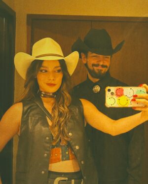 Oka Giner Instagram - Ayer fuimos a una fiesta vaquera 🤠 
Y descubrí que me encanta Nacho Señor de los cielos 🤤🤤🤤🤤🤤🤤 
@nachored