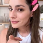 Oka Giner Instagram - El mejor consejo de belleza que alguien te puede dar es: "nunca salgas de casa sin protección solar". ✨✨✨ Y al momento de hablar de protectores solares hay una marca que instantáneamente se viene a mi cabeza, obvio, Hawaiian Tropic 🌸 En este reel quiero mostrarte su línea de protección facial solar @beautycarebyhawaiiantropic Antioxidante, Matte y Sensitive. Cada una diseñada para tu tipo de piel. Cuéntame cuál vas a probar!! Corre por el tuyo a tu tienda de autoservicio más cercana y déjate consentir con cada una de sus fórmulas ❤️❤️❤️❤️. Las vas a amar! 😍😍😍 @beautycarebyhawaiiantropic #BellezaEsEquilibrio