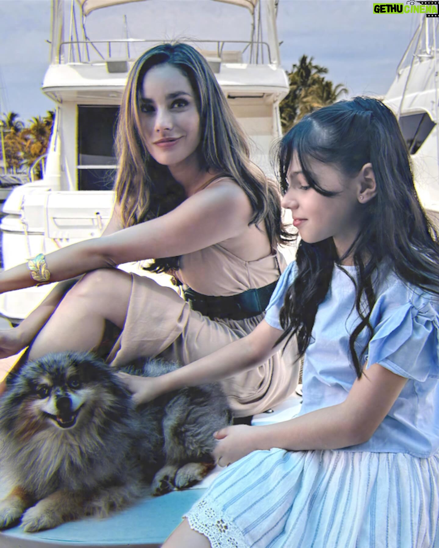 Oka Giner - 47.5K Likes - Hoy hicimos un nuevo amigo en las grabaciones de #mareadepasiones 🫰🫰🫰🫰🫰🫰🫰🫰