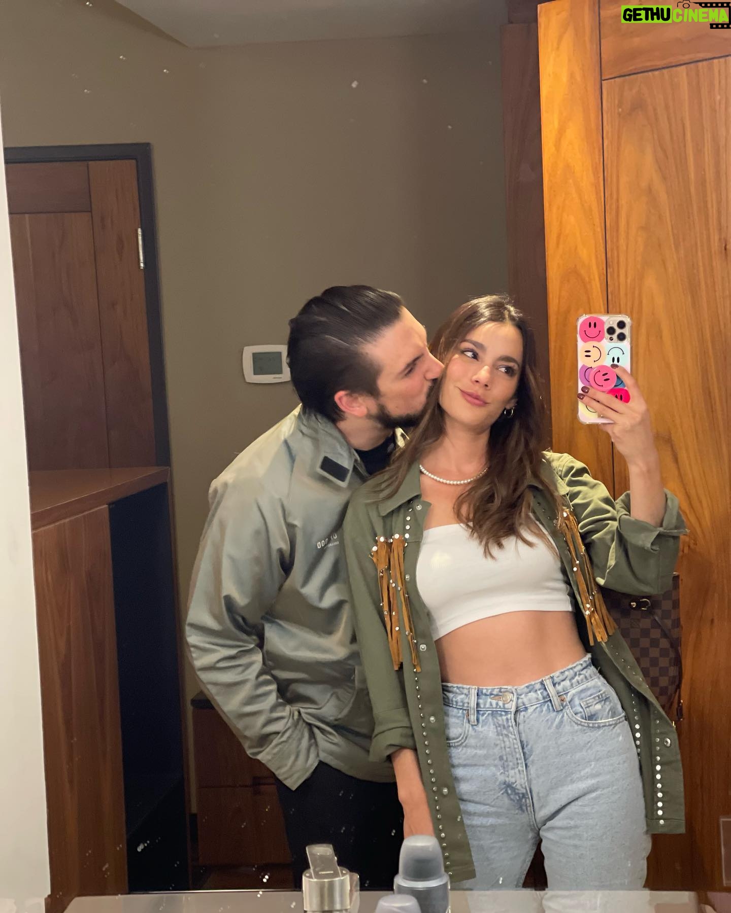 Oka Giner - 62.1K Likes - Mi eterno enamorado 🥰
Te amo con el alma pendejada mía @nachored #happyvalentinesday ❤️