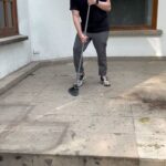 Oka Giner Instagram – Hoy hace un año @nachored me regaló una casita de juguete y me prometió que me la iba a convertir en una de verdad. 
No tardo el año cuando eso pasó. 
En la segunda foto está firmando la escritura de nuestra 🏠❤️
En el video 3 la está limpiando porque como así que pretendía regalármela y que yo la limpiara. Eso JAMÁS! 
La cuarta foto no tiene nada que ver pero me pareció así como muy San Valentín. 

Les deseo a todas un Nacho Redondo en sus vidas ❤️
Que por cierto desde que me regaló mi casa como que se ve más guapo. 

Te amo con el alma @nachored ❤️
