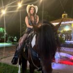 Oka Giner Instagram - Ayer fuimos a una fiesta vaquera 🤠 Y descubrí que me encanta Nacho Señor de los cielos 🤤🤤🤤🤤🤤🤤 @nachored