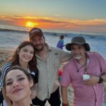 Oka Giner Instagram - Gracias al universo y a @gisellegonzalezproduccion que me puso en este viaje junto a pura gente bien pinche talentosa. Mi viaje en los últimos 5 meses estuvo lleno de risas, aventuras y mucha complicidad. Todos y cada uno de ellos ahora viven en un lugar muy especial en mi corazón ❤️. No puedo sentirme más feliz, plena y orgullosa de lo que construimos ✨🌊🐚 HASTA PRONTO FAMILIA ✨