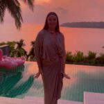 Oksana Fyodorova Instagram - Впечатляющий закат ! 🌅 Выдались дни, когда мы большой компанией подруг вырвались отдохнуть . И выбрали лучшее место для отдыха . @thesunsecretcollection @thesunsecretprivatecollection #holiday#отдых