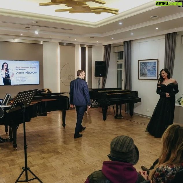 Oksana Fyodorova Instagram - Дорогие друзья! 🌷Делюсь с вами самыми яркими кадрами мартовского концерта «Опера. Оперетта. Мюзикл. Только хиты», в котором вместе со мной приняли участие мои друзья – солист Мариинского театра, заслуженный артист Республики Северная Осетия – Алания, Виктор Коротич @viktorkorotich и лауреат международных конкурсов Виктория Лазарева. @vi__lazareva Для этого концерта мы собрали самые популярные арии и дуэты из опер и оперетт! И, судя по количеству желающих попасть на концерт, мы сделали правильный выбор: оперы «Кармен», «Свадьба Фигаро», «Дон Жуан», «Демон», оперетты «Веселая вдова», «Принцесса цирка» никогда не выходят из моды! Спасибо слушателям за горячий приём и спасибо всем, кто принимал участие в концерте: Георгию Мигунову, Анне Сысоевой, Павлу Солдатикову, Гюльнаре Масляевой и всей команде Музея С.С. Прокофьева!🫶🏻🙏🏻