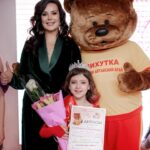 Oksana Fyodorova Instagram - Какая же у нас прекрасная страна ! Хочется рассказать о нашей поездке в Алтайский край, место рождения моего деда . Первой остановкой был Барнаул , где я участвовала в красивом благотворительном проекте Михутка . @mihutka.ru Это было очень трогательно . В особенных девочках я увидела невероятную жизненную силу , желание постигать новые знания, открывать для себя новые горизонты . Спасибо Михутка за вдохновение и до новых встреч.