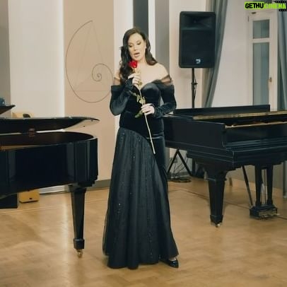 Oksana Fyodorova Instagram - 25 марта, мы отмечаем День работников культуры. Этот праздник объединяет всех тех, кто день за днем бережно хранит культурное наследие – сотрудников театров и филармоний, музеев и библиотек, домов культуры и клубов, представителей творческих коллективов и танцевальных студий. От всей души поздравляю работников культуры с их профессиональным праздником! Спасибо вам за ваш благородный труд – за то формируете в людях тягу к искусству, любовь к прекрасному, помогаете не только сохранять, но и приумножать культурное наследие!