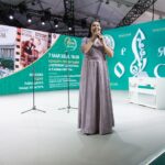 Oksana Fyodorova Instagram - Друзья, в памятный для нашей культуры день – День рождения  Петра Ильича Чайковского мы представили премьеру фильма «Петербург Шаляпина и Рахманинова» - на выставке-форуме Россия.   Петербург – особенный город для многих классиков Римский-Корсаков, Мусоргский, Глинка, Пушкин - юбилеи которых мы празднуем в этом году,  основную часть жизни провели именно в Петербурге и здесь создали свои самые знаковые произведения. И Петр Ильич Чайковский начал свое музыкальное образование именно в северной столице, хотя она была к нему сурова. Также как к Шаляпину и Рахманинову, которым не удалось с первого раза покорить этот суровый северный город. И я  уверена, что посмотрев этот фильм- путешествие, вы откроете для себя Петербург с новой стороны. #россия#вднх#шаляпин#Рахманинов#санктпетербург
