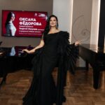 Oksana Fyodorova Instagram - Дорогие друзья, вот и подошел к концу наш цикл «Музыкальных вечеров» в Музее С. С. Прокофьева… Последний концерт мы посвятили выдающимся юбилярам 2024 и 2025 года – Пушкину, Римскому-Корсакову, Глинке, Чайковскому, Бунину и Фету. Что их связывает между собой? конечно же, жанр русского романса! Для программы мы отобрали подлинные жемчужины русской романсовой лирики, такие как «Не пой, красавица» Рахманинова, «День ли царит» Чайковского и «Пленившись розой, соловей» Римского-Корсакова. Сколько в них тончайших оттенков, сколько изысканности и трепетности! И как же приятно было осознавать, что слушатели любят эти романсы так же сильно, как и я! В этот вечер в концерте принял участие стипендиат Благотворительного фонда Оксаны Федоровой Петр Бердников. Он исполнил замечательную альтовую сонату Глинки, которая по духу прекрасно соответствовала настроениям романсов. Благодарю мою музыкальную команду: Георгий Мигунов фортепиано @georgmigunov Павел Солдатиков – скрипка @pavelibertango Гюльнара Масляева – ведущая @gyulnaramaslyaeva #МузыкальноеПутешествие #ЮбилеиВеликих