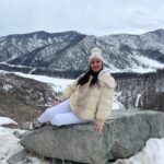 Oksana Fyodorova Instagram - Отправившись в горы , непременно надо покричать , это уже стало традицией . Освобождаем место для новый чистой энергии . #горы