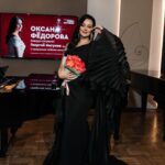 Oksana Fyodorova Instagram - Дорогие друзья, вот и подошел к концу наш цикл «Музыкальных вечеров» в Музее С. С. Прокофьева… Последний концерт мы посвятили выдающимся юбилярам 2024 и 2025 года – Пушкину, Римскому-Корсакову, Глинке, Чайковскому, Бунину и Фету. Что их связывает между собой? конечно же, жанр русского романса! Для программы мы отобрали подлинные жемчужины русской романсовой лирики, такие как «Не пой, красавица» Рахманинова, «День ли царит» Чайковского и «Пленившись розой, соловей» Римского-Корсакова. Сколько в них тончайших оттенков, сколько изысканности и трепетности! И как же приятно было осознавать, что слушатели любят эти романсы так же сильно, как и я! В этот вечер в концерте принял участие стипендиат Благотворительного фонда Оксаны Федоровой Петр Бердников. Он исполнил замечательную альтовую сонату Глинки, которая по духу прекрасно соответствовала настроениям романсов. Благодарю мою музыкальную команду: Георгий Мигунов фортепиано @georgmigunov Павел Солдатиков – скрипка @pavelibertango Гюльнара Масляева – ведущая @gyulnaramaslyaeva #МузыкальноеПутешествие #ЮбилеиВеликих
