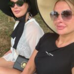 Oksana Fyodorova Instagram - Все слоны после Сьемки с @susekova_anna остались живы 😃💙#джунгли Благодарю за отдых @thesunsecretcollection @thesunsecretprivatecollection