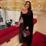 Oksana Fyodorova Instagram - Это было грандиозно , масштабно , художественно , с русской душой !!! Эта постановка останется в моей памяти надолго. 🔥🔥🔥 Мой образ великолепно дополнила невероятная сумочка от @ante_kovac ! Прямо в сердце.🎯 Всем любви в самое сказочное время года ❤️ #оксанафёдорова #большойтеатр #опера