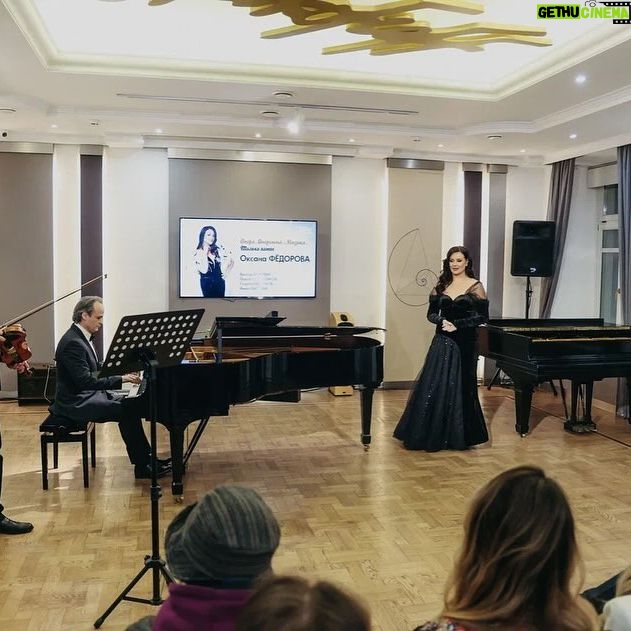Oksana Fyodorova Instagram - Дорогие друзья! 🌷Делюсь с вами самыми яркими кадрами мартовского концерта «Опера. Оперетта. Мюзикл. Только хиты», в котором вместе со мной приняли участие мои друзья – солист Мариинского театра, заслуженный артист Республики Северная Осетия – Алания, Виктор Коротич @viktorkorotich и лауреат международных конкурсов Виктория Лазарева. @vi__lazareva Для этого концерта мы собрали самые популярные арии и дуэты из опер и оперетт! И, судя по количеству желающих попасть на концерт, мы сделали правильный выбор: оперы «Кармен», «Свадьба Фигаро», «Дон Жуан», «Демон», оперетты «Веселая вдова», «Принцесса цирка» никогда не выходят из моды! Спасибо слушателям за горячий приём и спасибо всем, кто принимал участие в концерте: Георгию Мигунову, Анне Сысоевой, Павлу Солдатикову, Гюльнаре Масляевой и всей команде Музея С.С. Прокофьева!🫶🏻🙏🏻