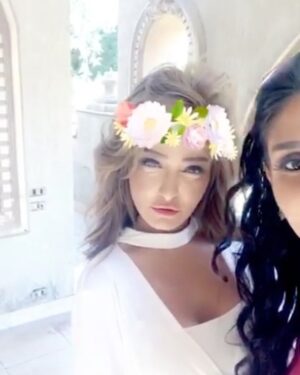 Ola Ghanem Instagram - Behind the scenes with the beautiful @sandy.aly showing me the Snapchat filters, that I obviously have never used before 😂😂
مع الجميلة #ساندي_على #مسلسل_طعم_الحياة استنونا النهاردة على قناة الحياة الساعة ٩ مساءً بتوقيت القاهرة .. #علا_غانم #سامو_زين #احمد_هارون
