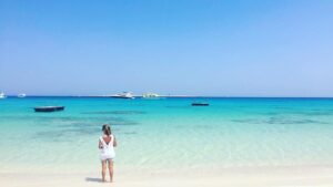 Ola Ghanem Instagram - My country has the best beaches in the world, come visit it. #Hurghada #Egypt #Travel #Tourism #ThisIsEgypt #Island المنظر الجميل ده فى بلدى #مصر #مصر_ام_الدنيا #سياحة #علا_غانم @hurghadacity
