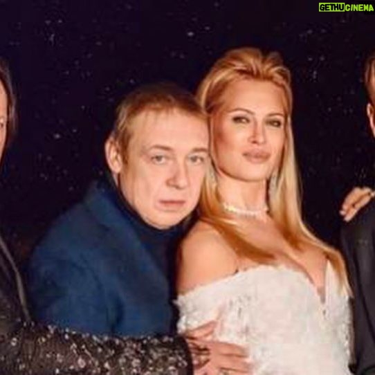 Olesya Sudzilovskaya Instagram - 6 месяцев репетиций, поиска, бесконечных выходов из зоны комфорта! 🎭 Фотографии со спектакля «Самая роскошная свадьба этого лета».💍🌟🎈 #самаяроскошнаясвадьбаэтоголета #премьера #wedding 🎭#олесясудзиловская #актриса #olesyasudzilovskaya #actress #Режиссер #игорьмиркурбанов Оркестр #MercuryOrchestra 🎭Актеры: #АлександрСемчев #ДмитрийКуличков #СергейПетровский #КириллЛопаткин #СергейРублёв #СандраГлинка #АлексейСкуратов #КонстантинКудинский #КириллКруглов #АлексейЕгожинский #АнтонКруглов