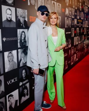 Olesya Sudzilovskaya Instagram - На торжественной церемонии Премии Гильдии кастинг-директоров России. @guild_cd_rus 
Мои искренние поздравления всем победителям! 

Рада тому, что в стране создана Гильдия кастинг-директоров, надеюсь, что появятся и институты, готовящие агентов и кастинг менеджеров по актерам. 

И сегодня у меня есть повод поблагодарить Александру Пронину  #александрапронина , которая нашла меня на школьной скамье и пригласила сниматься в кино! Первый фильм, в котором я снялась - «Посредник», мое участие в нем состоялось  с ее легкой руки! Блистательную Ольгу Логинову @lo_loginova_olga , нашедшую меня в театральном институте - в Школе-студии при МХАТ, отстоявший меня на кастинге в кинокартину «Мусорщик»! Столько времени, столько проектов вместе, с неизменной Олиной верой в меня! 
Анну Селиванову @selivanovaanna_ , с которой мы сотрудничаем ещё со времён сериала « Орлова и Александров»! Из девочки, ассистирующей актёрам на площадке, Аня выросла в самостоятельно агента по актёрам со своим собственным агентством!
Фёдора Егорова #федорегоров , который просто заставил меня, (актрису, состоявшуюся во многих направлениях), выйти из зоны комфорта и попробовать себя в другом жанре, поддержав в процессе, добился, чтобы это получилось!

Счастье, когда актёр находит своего агента ! Всем желаю!😄😉🎬🎭📺🎉 С Сергеем Буруновым , обожаемым партнером @sergeyburunovofficial . С Сергеем @sergei.dzeban . #олесясудзиловская #актриса #olesyasudzilovskaya #actress