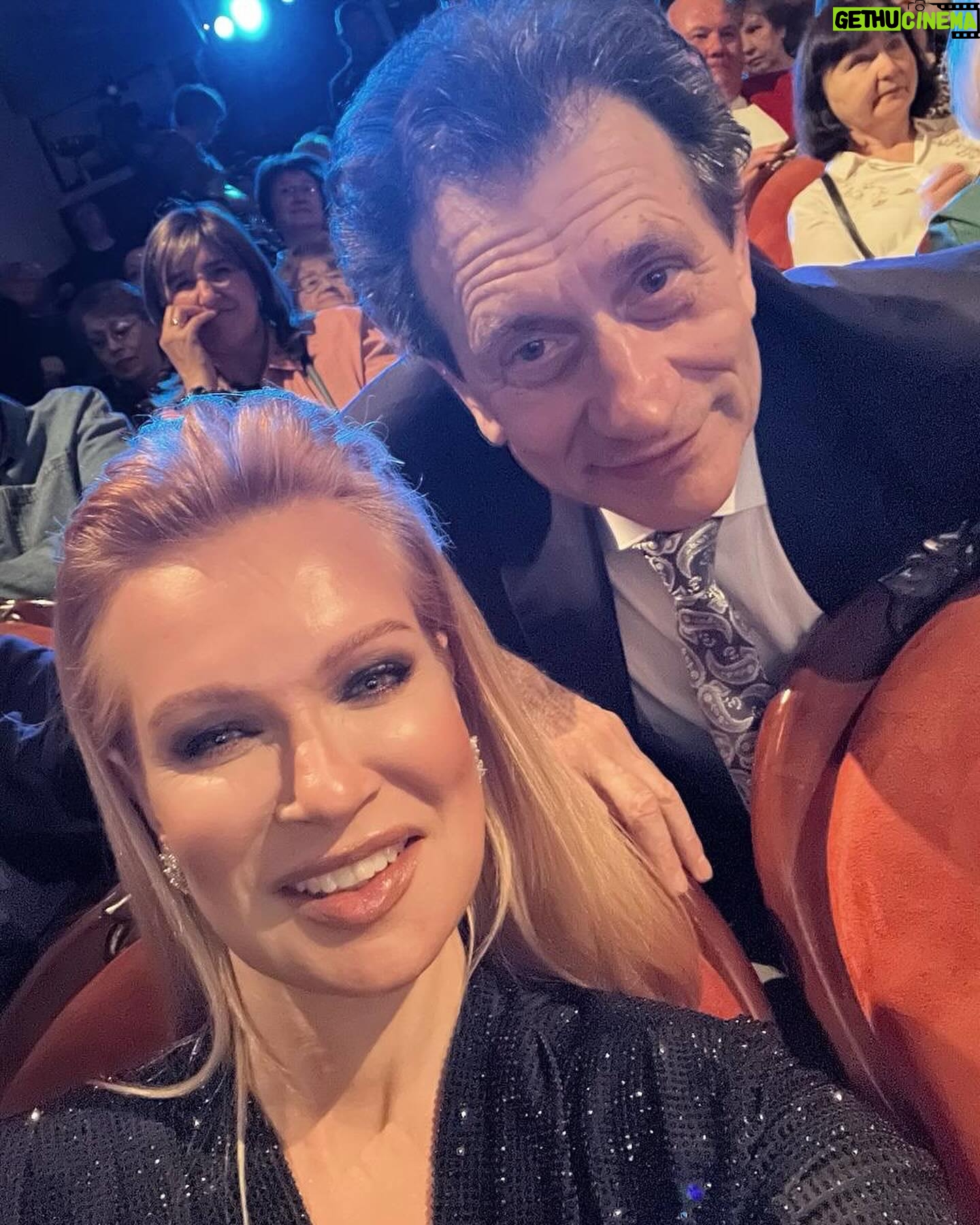 Olesya Sudzilovskaya Instagram - Российская национальная актёрская ПРЕМИЯ имени Андрея Миронова „Фигаро» - театральная награда, присуждаемая за высшие достижения в области актерского драматического искусства. Проводится ежегодно 8 Марта в день рождения Андрея Миронова. Премия вручается в трех основных номинациях: «Лучшие из лучших» (за исполнение ролей на российской театральной сцене), «За служение русскому репертуарному театру» и «За служение Театральному Отечеству». Как утверждал основатель премии Рудольф Фурманов, все ее лауреаты оказывали и оказывают огромное влияние на российское театральное искусство, формируя будущее нашей культуры! #олесясудзиловская #актриса #olesyasudzilovskaya #actress #премияфигаро #санктпетербург ##сергейбезруков #юлиярутберг #евгенийткачук #евгенийкнязев #натальябондарчук #владфурман #рудольфурманов #фигаро