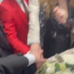 Olesya Sudzilovskaya Instagram - ПРЕМЬЕРА Как это было вчера вечером! 🎭«Самая Роскошная Свадьба Этого Лета»! #самаяроскошнаясвадьбаэтоголета #премьера В фойе уже ни одного зрителя, оркестр на местах, мы - режиссер и артисты - «на ручки»- театральная традиция перед спектаклем… С Богом!🎭❤️💍🌟🎆 #олесясудзиловская #актриса #olesyasudzilovskaya #actress 🎭#Режиссер #игорьмиркурбанов 🎭Актеры: #АлександрСемчев #ДмитрийКуличков #СергейПетровский #КириллЛопаткин #СергейРублёв #СандраГлинка #АлексейСкуратов #КонстантинКудинский #КириллКруглов #АлексейЕгожинский #АнтонКруглов 🎶🎷🎹🎸 Оркестр