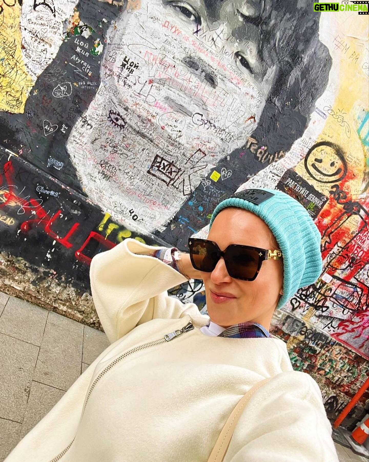 Olesya Sudzilovskaya Instagram - Всем доброго дня! С Вербным воскресеньем!☀️🙏🏻 #москваялюблютебя #арбат #россия #russia #moscow #выходные #weekend #настроение ##олесясудзиловская #актриса #olesyasudzilovskaya #actress #mood #me