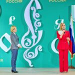 Olesya Sudzilovskaya Instagram - Время стремительно набирает обороты! Кто-то говорит, что в сутках уже не 24 часа, а 18. 😅Почувствовали?! Уже сыграла премьеру, репетирую в двух спектаклях, дописала пьесу! 👍🏻😁😅 И сегодня поняла, что не все события успела осветить. И одно из которых, для меня очень важно. Состоялось торжественное награждение званием по приказу Президента России Заслуженной артистки России! 🇷🇺 Бесконечно приятно и невероятно ответственно! ❤️ С большим удовольствием встретила это торжественное событие с коллегами, с артистами, с которыми закончила Школу-студию при МХАТ им. К.С. Станиславского, режиссерами. Под руководством Министра культуры Российской Федерации Ольги Любимовой #ольгалюбимова в компании: Амаяк Акопян #амаякакопян , актеры МХТ имени Чехова: Олег Тополянский #олегтополянский , Артем Быстров #артембыстров , Юля Чебакова #юлиячебакова , актер театра Петра Фоменко Никита Тюнин #никитатюнин , режиссер Иван Поповски #иванпоповски , актер , актер мой однокурсник по еще одному моему институту - МОСУ - актер Алексей Колубков #алексейколубков . Мои искренние поздравления всем деятелям культуры, получившим звания и награды в этот день! #заслуженнаяартистка 🥰🎭☀️ #олесясудзиловская #актриса #olesyasudzilovskaya #actress