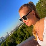 Olesya Sudzilovskaya Instagram - Самый любимый город на земле! 💞 В Москву пришла весна с ароматом сирени!💜 #москва #россия #moscow #russia #выходныессемьей #weekend #лужники
