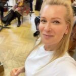 Olesya Sudzilovskaya Instagram - На финише!😄 🎭17 МАЯ🎶 19:00 ПРЕМЬЕРА Спектакль - посвящение Любови Орловой «Журчат ручьи» Роскошная музыка и умопомрачительная истории любви знойным майским вечером. Что может быть прекраснее?!🎬🌸☀️💞🎶 Большой зал Московской государственной консерватории Б.Никитская, 13. #московскаяконсерватория В ролях: Заслуженная артистка России Олеся Судзиловская. Финалист проекта «Голоса», звезда Московского театра оперетты Павел Иванов @pavel_ivanov_official . За роялем - Максим Пурыжинский. Женский симфонический оркестр художественный руководитель и дирижер - Ксения Жарко. Авторы пьесы и режиссеры: Олеся Судзиловская и Петр Борисенко @petrborisenko . Художник по костюмам Никита Вершинин @nik_vershinin_art Педагог по вокалу (моя!) Нина Савицкая Хореограф Егор Дружинин @egordruzhininofficial . Бесконечно благодарю за идею Марию Соколову! Спасибо за помощь в работе над проектом Виталию Москаленко, Константину Эрнсту, Нонне Голиковой, Александру Добровинскому, Елене Валюшкиной @elena_valushkina , Евгению Стеблову, Марии Кнушевицкой, Тимофею Классену! Жду Вас с нетерпением! #МарияСоколова #КсенияЖарко #Женскийсимфоническийоркестр #ПетрБорисенко #ПавелИванов #МаксимПурыжинский #НинаСавицкая #ЕгорДружинин #НикитаВершинин #ТимофейКлассен