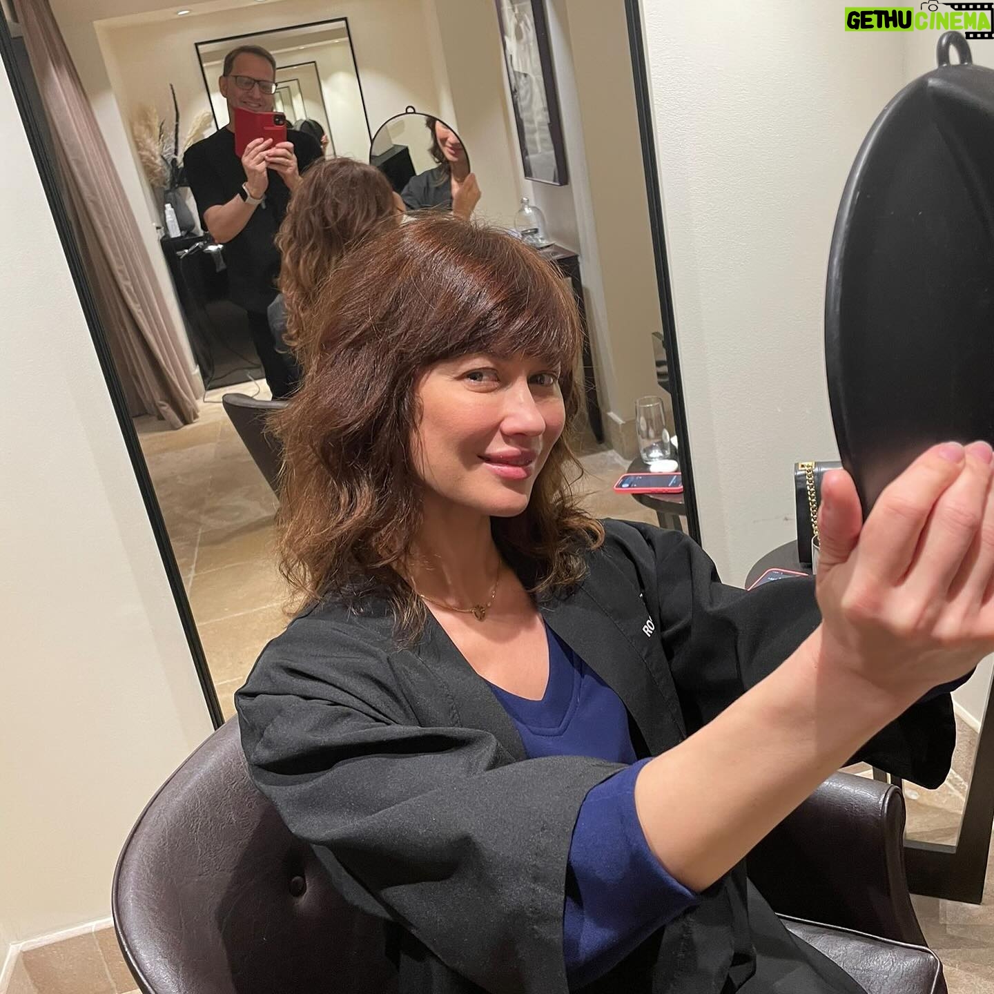 Olga Kurylenko Instagram - I think I just got the best haircut I’ve had in years! Thank you dear Carlos and Rossano for making this happen ✨ So much dead and dry hair off and I now feel fresh and ready for the sunny days 🤩 @rossanoferrettiofficial @therealrossanoferretti @mabodimika