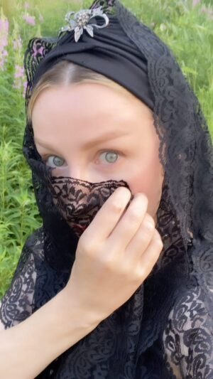 Olga Medynich Instagram - До нового года  и после каникул ……. А если серьёзно , очень весело мы снимали сериал «Просто Михалыч» :)))) #актерскаявизитка #диапазонроли #🤣 #медыничольга #сериал #простомихалыч