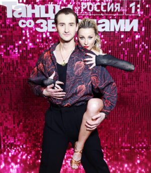 Olga Medynich Instagram - Номер-как маленькая жизнь. Спасибо @nikolaypantukhin за веру ❤️твои слова( между строк) очень важны и очень чувствуются !  Спасибо @rusya1  За твои руки , ноги и вообще  за тебя 🤣🤣🤣🤣 Я не знаю что ещё написать …. Я наверное все там сказала , как могла , на сегодня …..:) #медыничольга #танцысозвездами #ктоЕСТЬзвезды #ктоЕстьТанцы