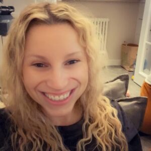 Olga Medynich Instagram - Когда мать в потоке в принятие ,в моменте , в ресурсе и всей этой  х……… что-то может пойти не так…………..#димон #пожопе? #ма #давай #этооченьприятно #😱😱#медыничольга #жизньболь