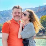 Olga Medynich Instagram - Помимо воспоминаний и радости мы привезли из Грузии «запасы» на зиму …. Много 🙌🏻 разнообразных 🙌🏻 в разных местах тела…. К чему это я…. ? Сели мы короче на программу чистки и похудания . Если нам поможет - расскажу и вам , если нет - напьёмся С Джемалом и закажем хачапури 🤣🤣🤣 Любой вариант - победа 👍🏻 #такиживём #медыничольга #джемалтетруашвили #всемЗОЖ 🥦#всемшампанского 🥂
