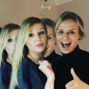 Olga Medynich Instagram - Когда друзья нагрянули без звонка ❤️ @sasha_robak  @olgarobak  это прекрасно !!! Спонтанные встречи -в самое сердце ❤️ #какжилибезтелефона  #вотТак #пишитеписьма #медыничольга #ольгаробак #александрробак #джемалтетруашвили #друзьямненуженповод  #❤️ P.S Ребзя - мало !!!!!