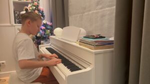 Olga Medynich Instagram - Очень длинно для Инстаграм , для контента вообще -жопа … но☝🏻 это самый главный человек в моей жизни  и пусть это будет здесь . #сын #10лет #любовь #2024 #медыничольга