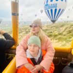 Olga Medynich Instagram - А потом было так 🥰🫶 и никакие тучи нам не помешали !!!! #медыничольга #димон #кападокия #2024 #любовь