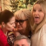 Olga Medynich Instagram – Это фото очень много говорит об профессии агент в кино :) вот она мой агент , нашли ?Вряд ли, она серый кардинал , так и должно быть ! Но ! Не устану повторять , человеку нужен человек , Оля ❤️ @lo_loginova_olga давайте чаще обниматься , спасибо за вечер