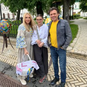 Olga Sumskaya Instagram - Христос Воскрес,дорогі друзі!З Великоднем!Бережи ,Боже,нашу рідну Україну!🙏🏻❤️Дякуємо захисникам за ці щасливі миті життя!🙏🏻🙏🏻🙏🏻