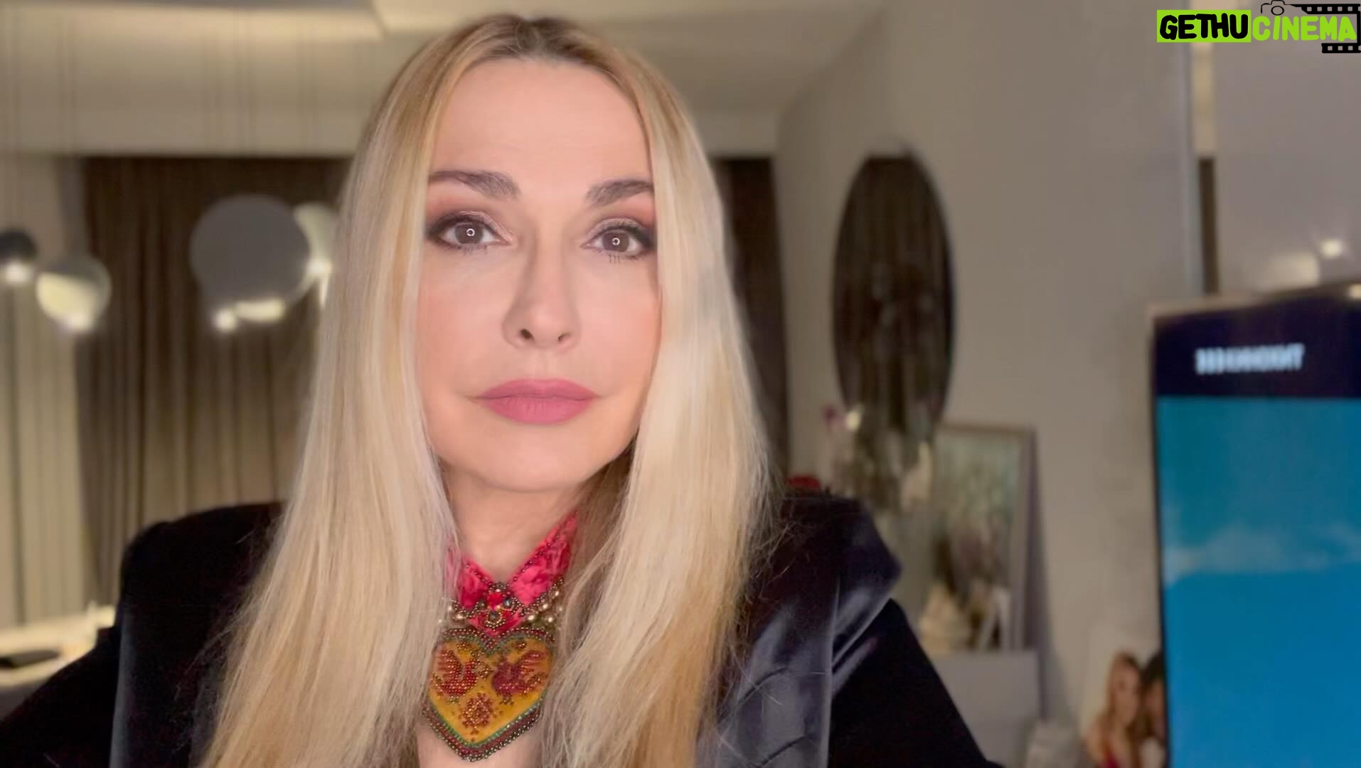 Olga Sumskaya Instagram - Друзі,зараз нічого немає важливішого ,ніж підтримка наших захисників!🙏🏻🙏🏻🙏🏻‼️‼️‼️ Дуже прошу підтримати збір для воїнів 143 бригади‼️‼️‼️ ,яких зараз перекинули під Бахмут. А там пекло!!! Тож!Терміново ‼️‼️‼️потрібно зібрати хлопцям гроші на - Ноутбук для роботи з паперами, програмами та дронами. -Еcoflow River 2 max - 3 штуки акумуляторів з батарейками АА - 2 рації Motorola DP4400 _ 2 акумулятори - Устілки з підігрівом USB 20 пар -Інаерторний генератор на 2,3 кв та ще багато чого надважливого!Разом треба зібрати 130 тис гр!‼️ Буду дуже вдячна за репост Допоможемо нашим рідним захисникам 🇺🇦Приєднуйтесь!Разом до Перемоги! Збір ініційовано @khostikoiev Банка для 143 Бригади: 🎯Ціль: 130 000.00 ₴ Посилання на банку у мене в шапці профілю і в СТОРІС‼️‼️‼️ Після збору коштів я надам чеки по усім купівлям та відзвітую про отримання речей для хлопців з 143 бригади. Дякую🇺🇦