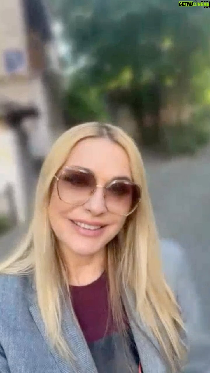 Olga Sumskaya Instagram - @olgasumska Ольга Сумська - справжня Чарівниця! Побачивши мрію однієї з дівчат дитячого закладу, одразу відгукнулась та долучилась до нашого проєкту «Здійсни дитячу мрію». Окрім того, що пані Ольга познайомилась та поспілкувалась з дітьми онлайн, також ми отримали запрошення на 20-е червня на виставу з участю заслуженої артистки України. Дякуємо Вам, пані Оля за Ваше добре та чутливе серце. Низький уклін усім, хто приймав участь у здійсненні цієї мрії. Багато людей, робили репости та відмітки сторінки @olgasumska. Окрема подяка @tanyaparfileva за участь в нашому проєкті. Мрія виконана ✅ На черзі інші дитячі мрії, які ми втілюємо у життя! #ольгасумська #сироти #діти #допомога #здійснидитячумрію #благодійнийфонд #дівчинка #щастя #турбота #дякуємо