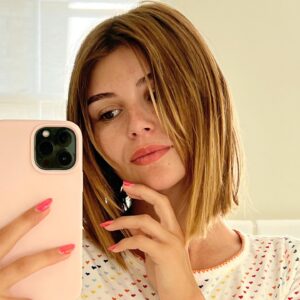 Olivia Giannulli Instagram - a very good morning 💇🏽‍♀️ @leejrjensen