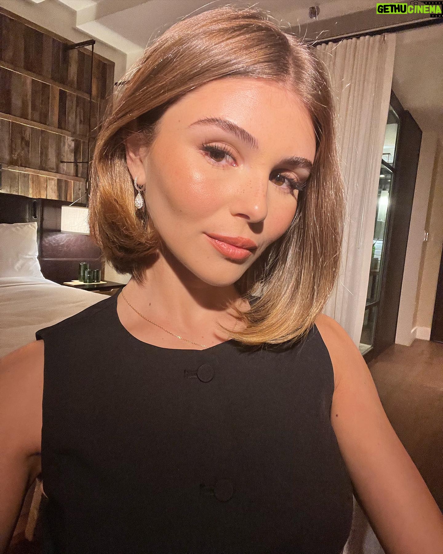 Olivia Giannulli Instagram - hi & bye nyc 🖤