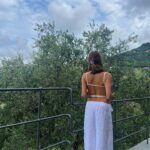 Olivia Giannulli Instagram - taking it in 🌳💐🥐